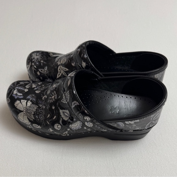 Dansko Black Floral Metallic Print Patent Leather Clogs Size 37 US Size 6.5 - 7 - Picture 4 of 12
